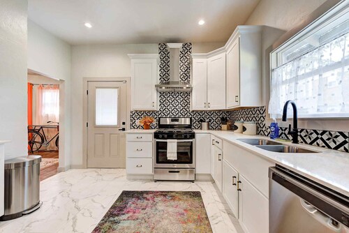 Cottage Chic- Less than 5 mins to Plaza District