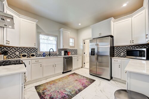 Cottage Chic- Less than 5 mins to Plaza District