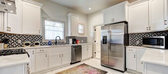 Cottage Chic- Less than 5 mins to Plaza District
