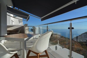 Outdoor dining - Balcon del Mar (Nerja)