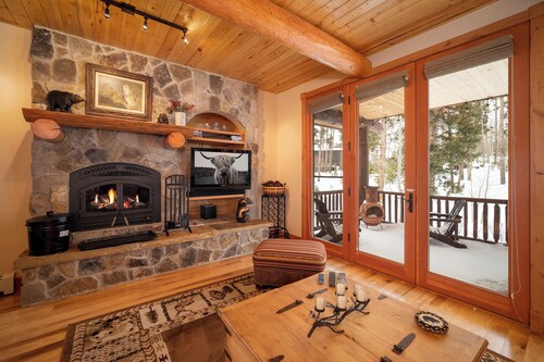 Spacious & modern 3 bedroom, pet friendly in Fraser