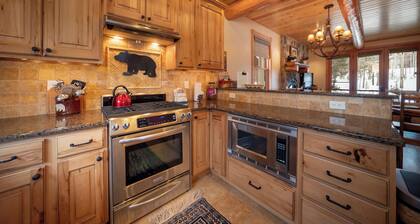 Spacious & modern 3 bedroom, pet friendly in Fraser