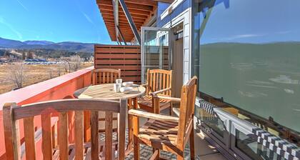 Modern Industrial Loft w/ Spectacular Sopris Views, Fireplace, Central Location!