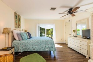 Unclassified image, 5 of 10, button - 2/2 Home located in a quiet neighborhood with pool (Marco Island)