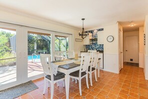 Unclassified image, 2 of 10, button - 2/2 Home located in a quiet neighborhood with pool (Marco Island)