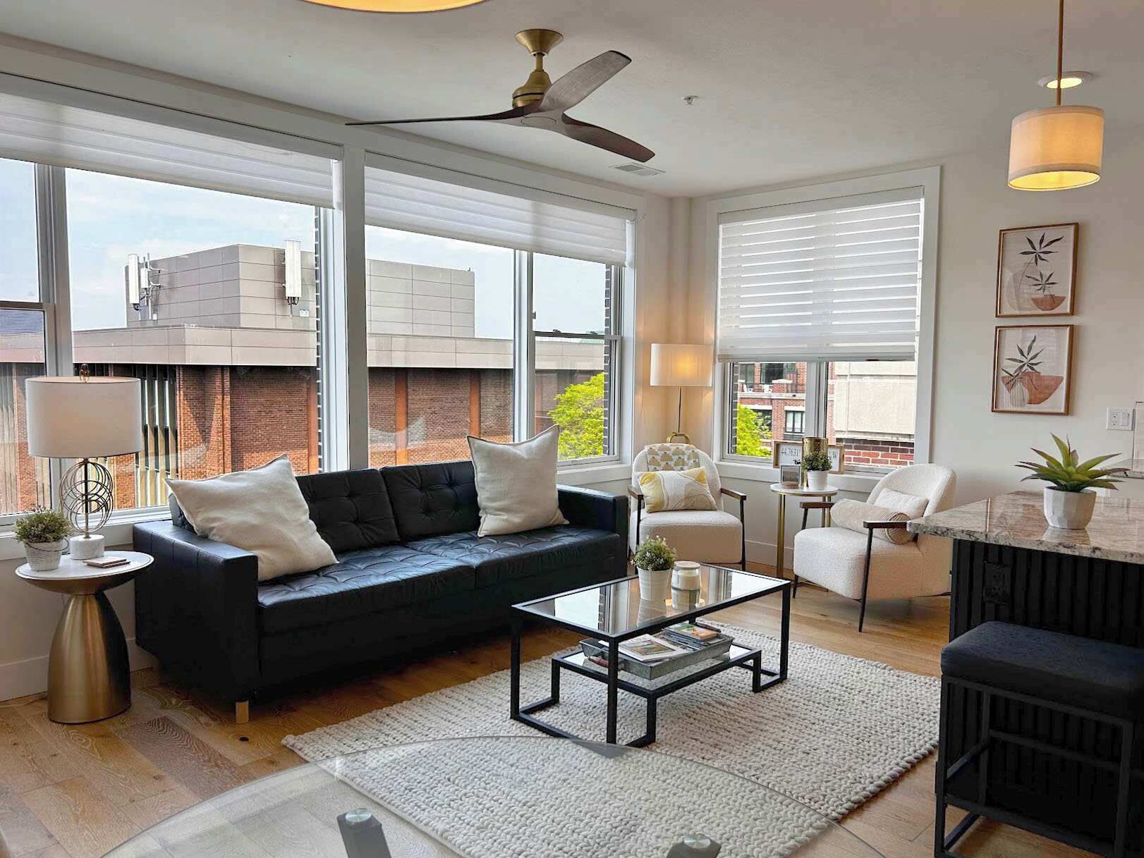 Televisión y oficina 