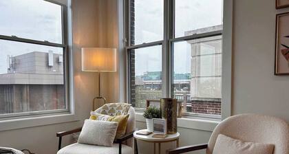 Penthouse on Park - 501 | Best Location!