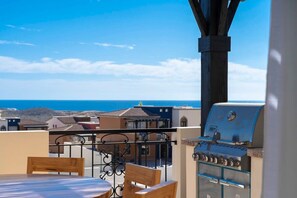 Outdoor dining - Ocean view villa with pool in Quivira (Cabo San Lucas)