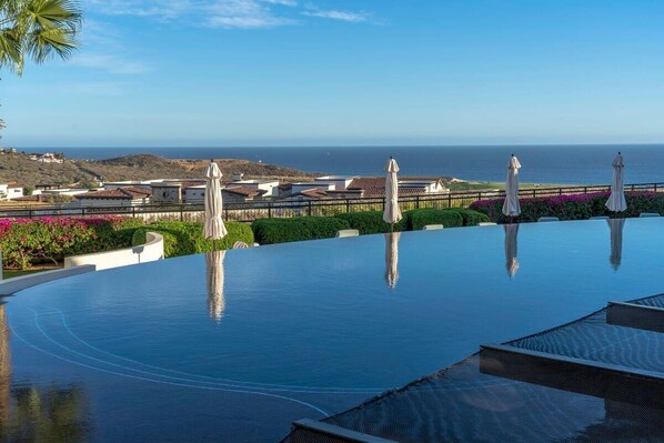 Indoor pool - Ocean view villa with pool in Quivira (Cabo San Lucas)