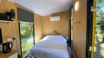 1 bedroom, bed sheets