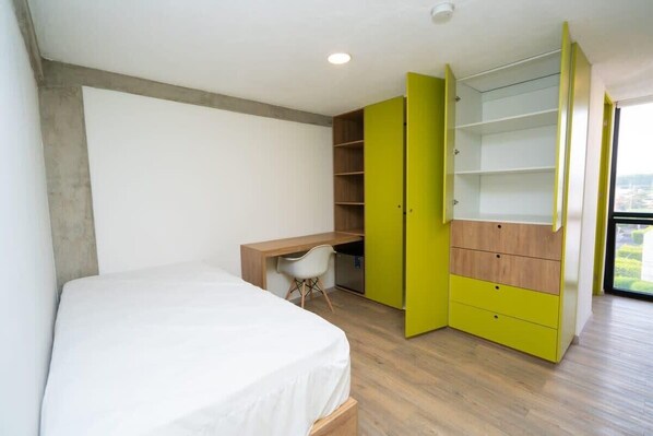 1 sovrum, skrivbord, strykjärn/strykbräda och wi-fi