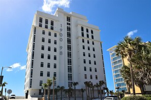 Exterior - Luxurious Beachfront Condo w/ Beach Service & Rooftop Pool in Destin! 🌊☀💙 (Destin)