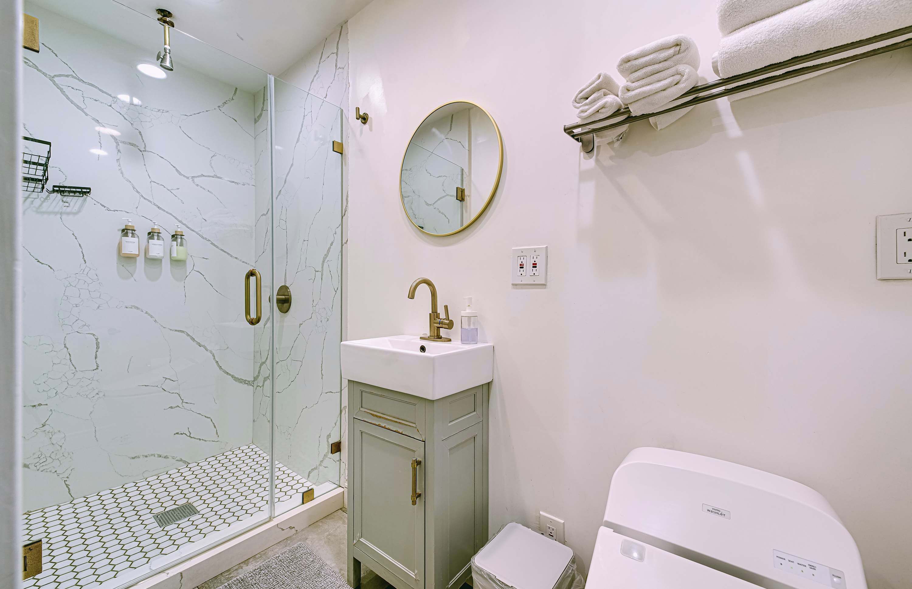 淋浴设施、吹风机、毛巾