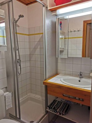 Douche, sèche-cheveux