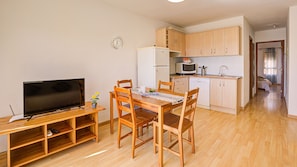 Fridge, microwave, dishwasher, coffee/tea maker