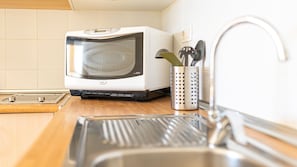 Fridge, microwave, dishwasher, coffee/tea maker