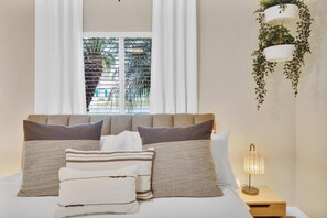 3 bedrooms, desk, iron/ironing board, travel cot