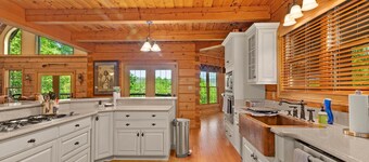 Sweetwater Lodge - Luxury Log Cabin Rental