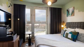 Simone Eiffel Prestige | Luxe beddengoed, pillowtop-bedden, een kluis op de kamer, een bureau
