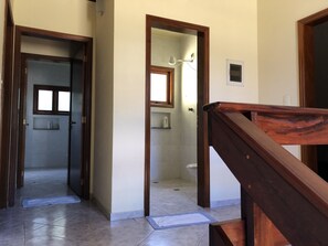 Bathroom - House in Guaratuba, a few meters from the beach. (SP)