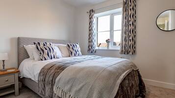 2 bedrooms, iron/ironing board, travel cot, free WiFi