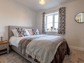 2 habitaciones, tabla de planchar con plancha y cuna de viaje 