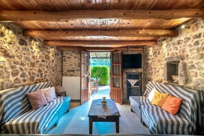 TV, fireplace, DVD player - Archodiko villa for 10 guests,Private pool,Near Sfakia (Chania)