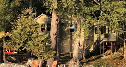 4 season lakefront house on Twitchell Pond, private dock- near skiing