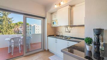 Fridge, microwave, coffee/tea maker, toaster