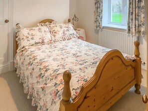 3 bedrooms, free WiFi, bed sheets - 3 bedroom accommodation in Penmaenpool, Dolgellau (Penmaenpool, Dolgellau)