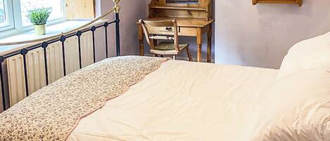 3 bedrooms, WiFi (free), bed sheets