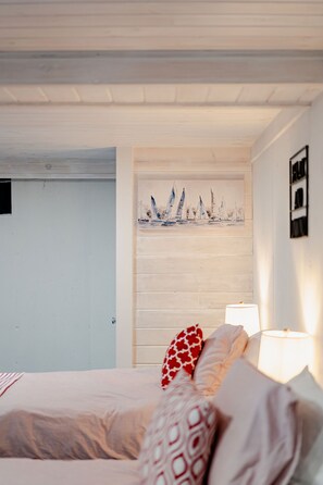 3 bedrooms, iron/ironing board, travel crib, free WiFi