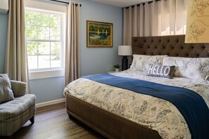 3 bedrooms, iron/ironing board, travel crib, free WiFi - POOL, HOT TUB, PET FRIENDLY FENCED IN YARD RETREAT CLOSE TO LAKE MICHIGAN!!! (Coloma)