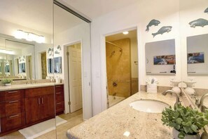 Shower, hair dryer - Your Tropical Paradise Awaits @ Wailea Ekahi 5F (Kihei)