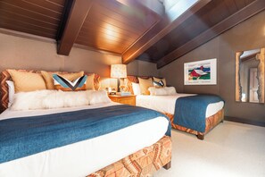 3 bedrooms, in-room safe, iron/ironing board, free WiFi - Vintage 2-level MTN View Condo w/ fireplace, Vail Gondola + spa easy access (Vail)