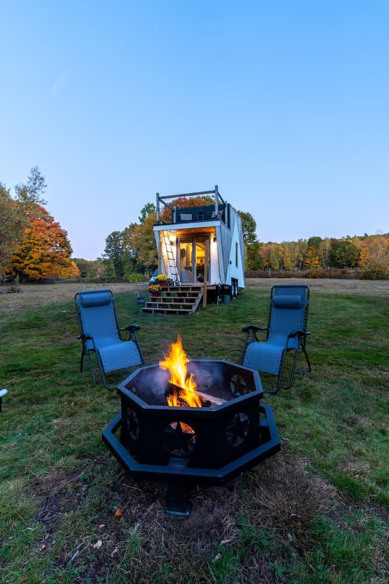 Outdoor fire pit area surrounded by nature — ideal for relaxation and connection.