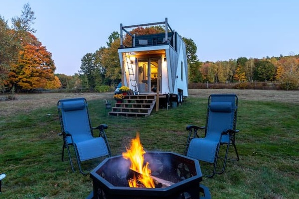 Outdoor fire pit area surrounded by nature — ideal for relaxation and connection.