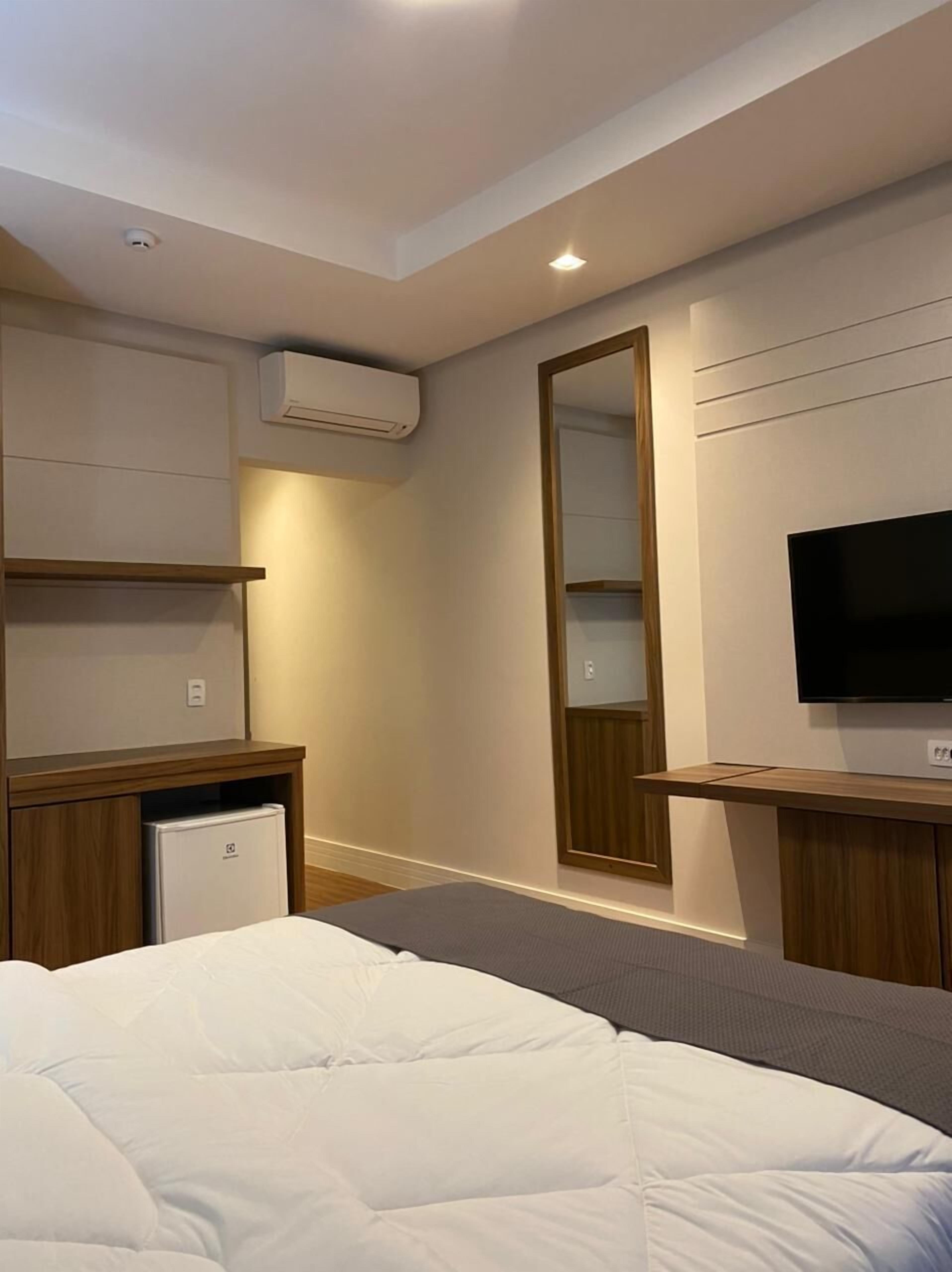 minibar, in-room safe, desk, laptop workspace