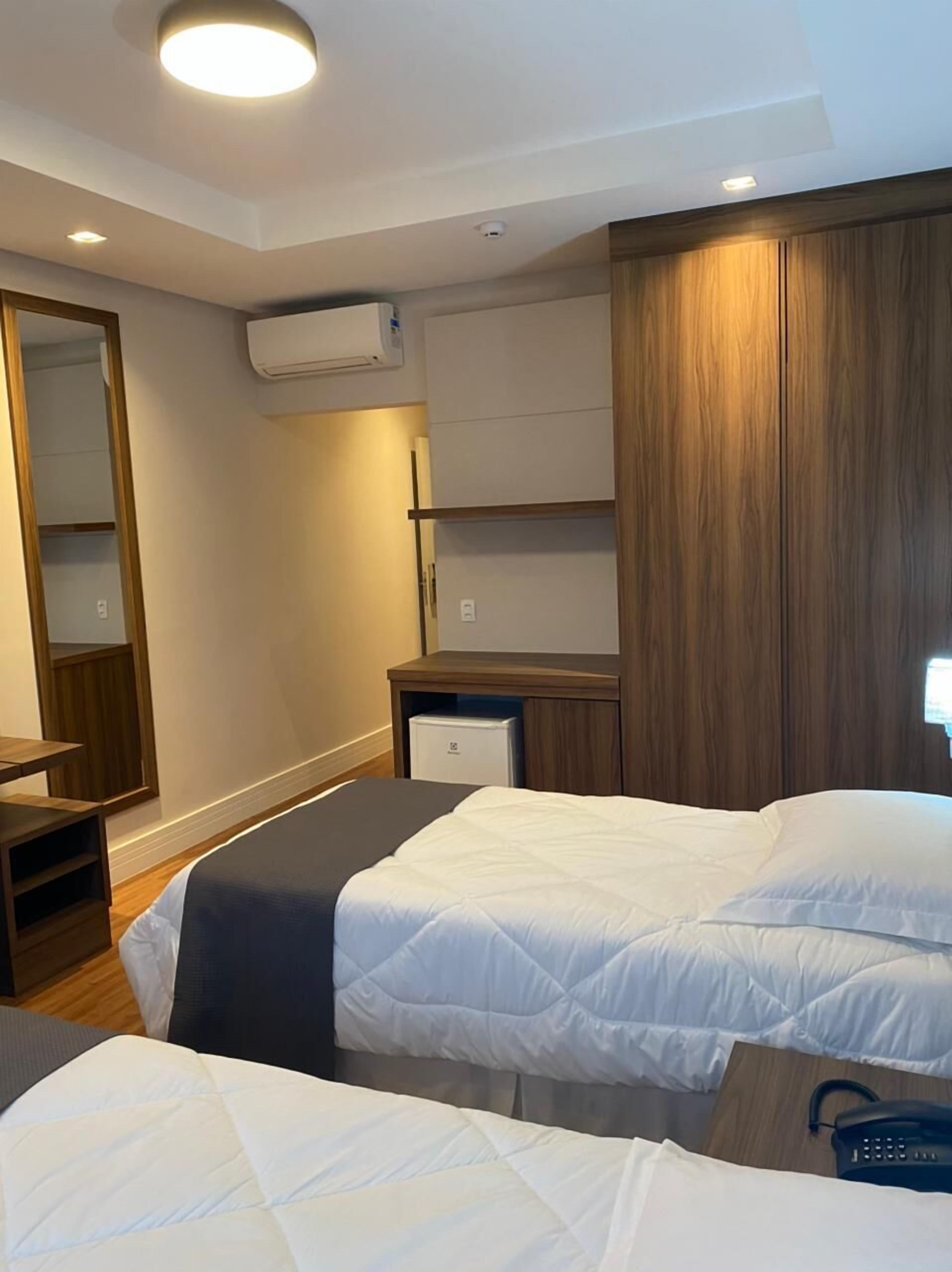 executive single room | minibar, in-room safe, desk, laptop workspace