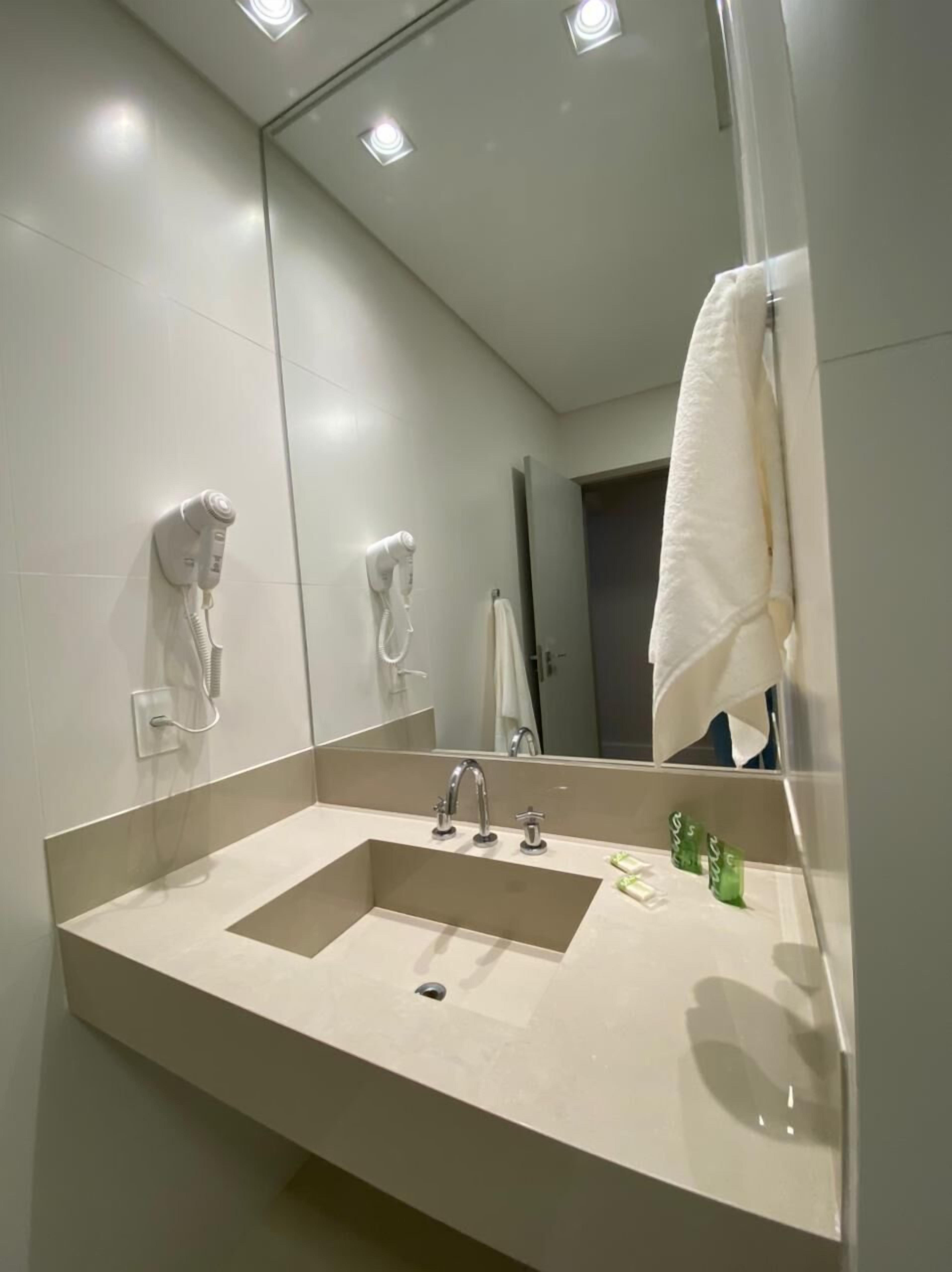 comfort double room | bathroom | shower, free toiletries, hair dryer, towels