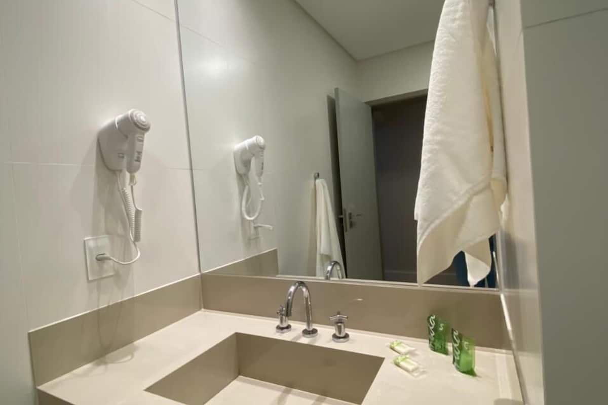 comfort double room | bathroom | shower, free toiletries, hair dryer, towels