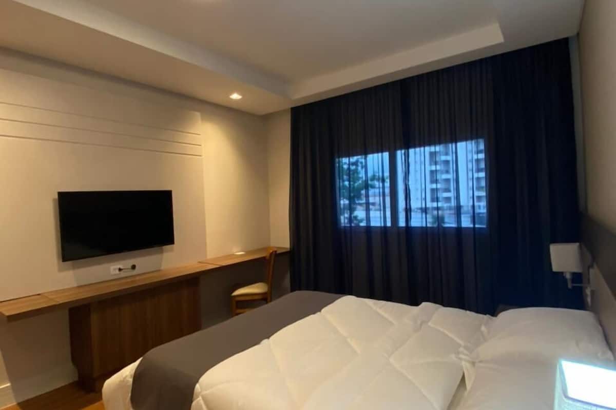 executive double room | minibar, in-room safe, desk, laptop workspace