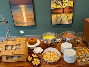 Breakfast buffet - Keep Suítes Hotel (Taubate)