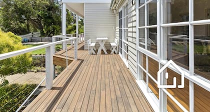 Bay Views at Tyrone Foreshore - 200m Walk to Beach