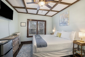 Standard Room, 1 King Bed