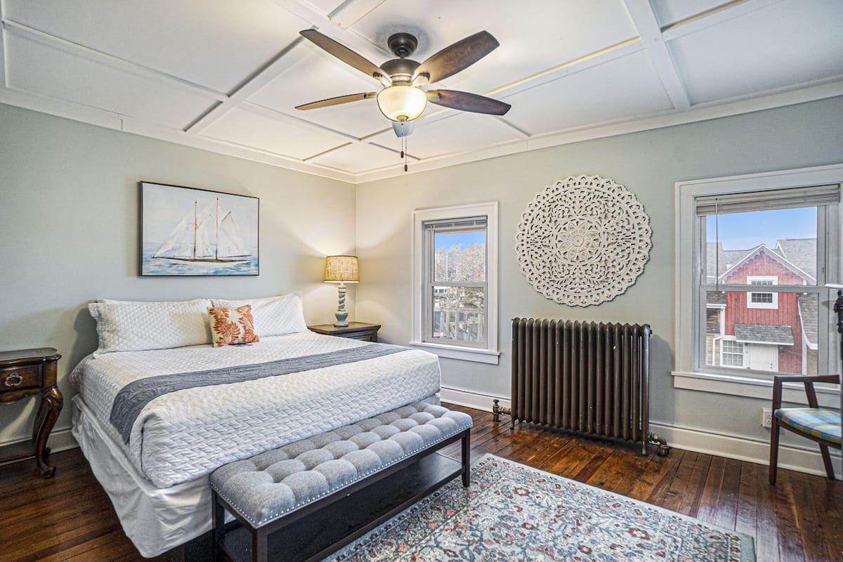 Apartment Nichols | Individually decorated, individually furnished, blackout drapes