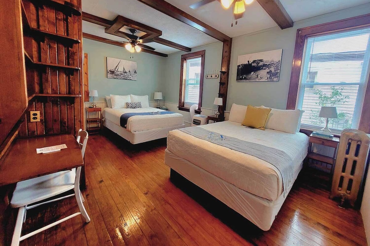 Quadruple Room, 2 Queen Beds | Individually decorated, individually furnished, blackout drapes