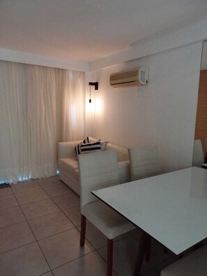 Smart TV - Cozy flat with beautiful views of the sea and Morro do Careca. (RN)