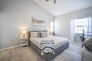 3 chambres, bureau, Wi-Fi, draps fournis