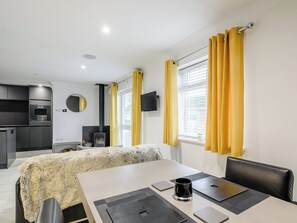 1 quarto, Wi-Fi de cortesia, roupa de cama